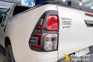 Viền đèn sau Toyota Hilux [2020] đen