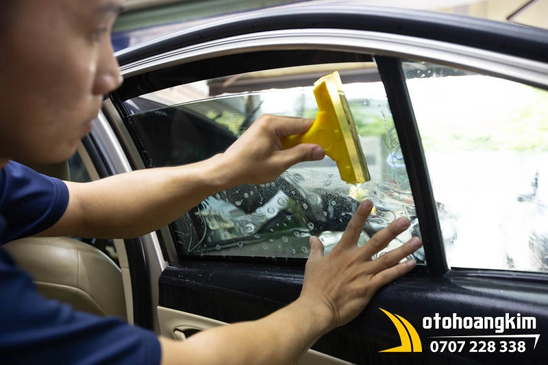 Phim cách nhiệt AVERY Advanced Cool AC30 kính hông (1,524x30,48)