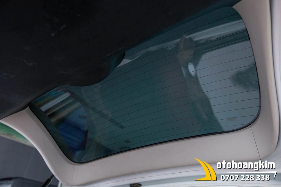 Dán phim cách Avery SCiR15 kính hậu xe CRV - Ảnh 2