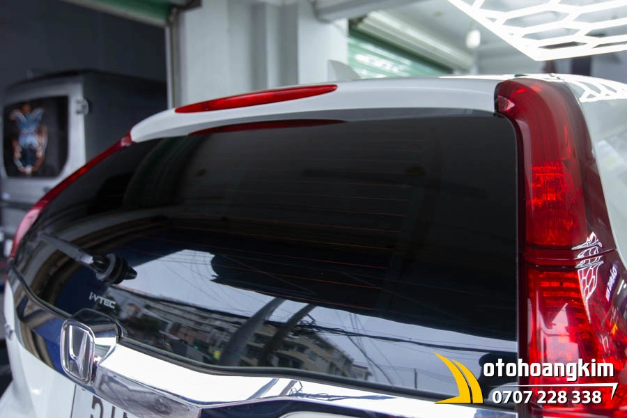 Dán phim cách Avery SCiR15 kính hậu xe CRV - Ảnh 3