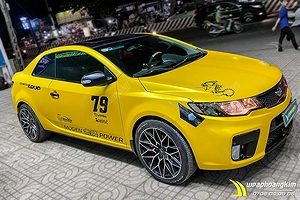 Dán đổi màu mờ bóng vàng ánh kim Kia Cerato