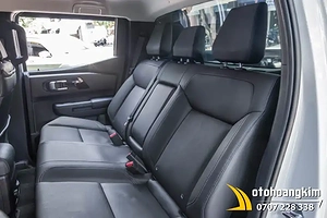 Ghế Trượt Điện Băng Sau Xe Everest