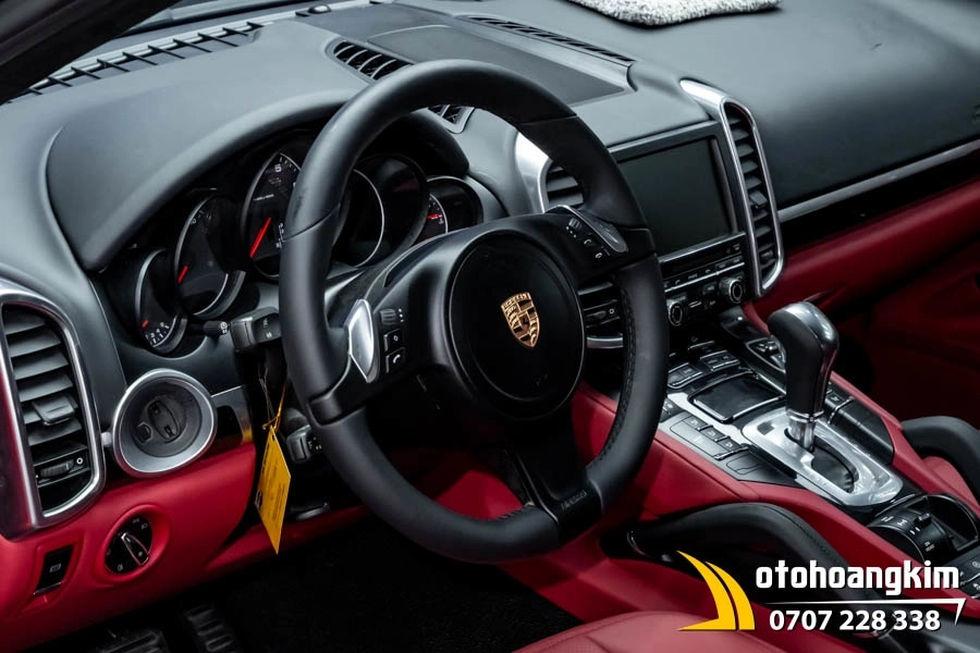 Đổi màu nội thất đỏ rượu vang xe Porsche - Ảnh 7