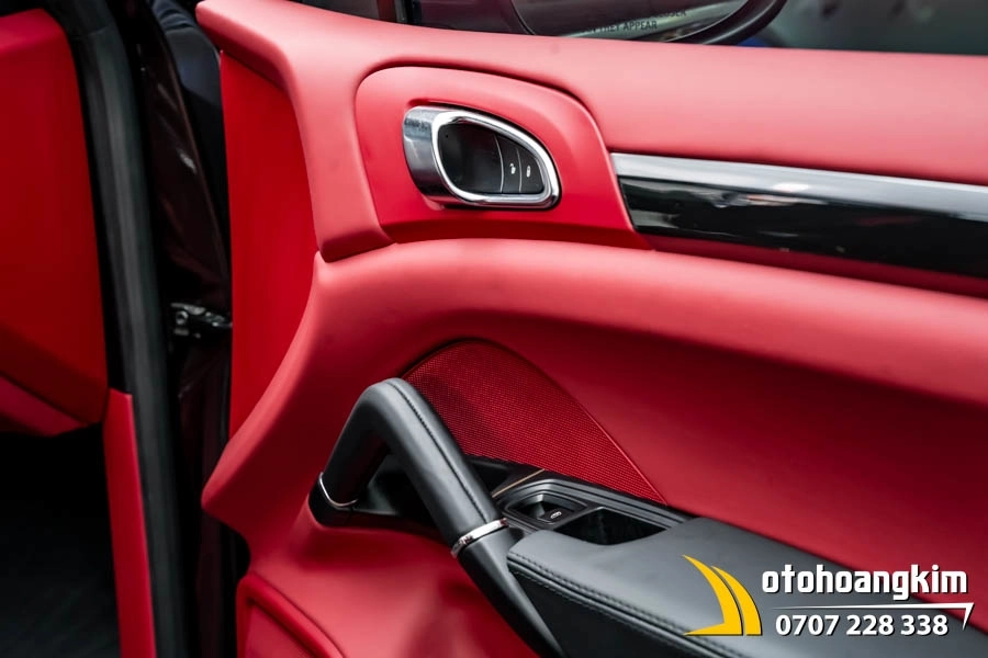 Đổi màu nội thất đỏ rượu vang xe Porsche - Ảnh 1