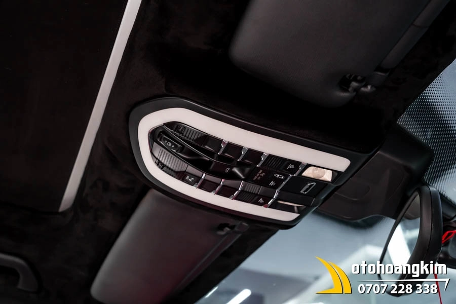 Đổi màu nội thất đỏ rượu vang xe Porsche - Ảnh 10