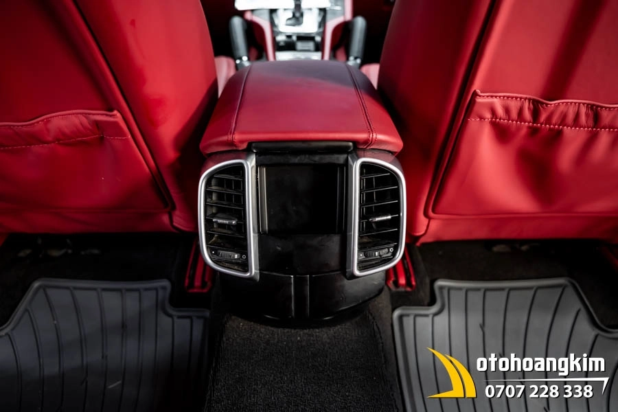 Đổi màu nội thất đỏ rượu vang xe Porsche - Ảnh 11