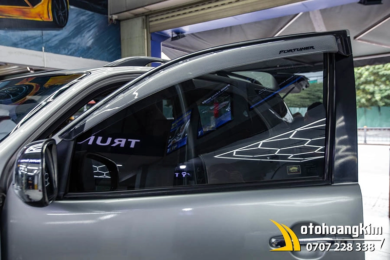 Phim cách nhiệt Avery Supreme Ceramic SCiR15 kính hông (1,524x30,48)