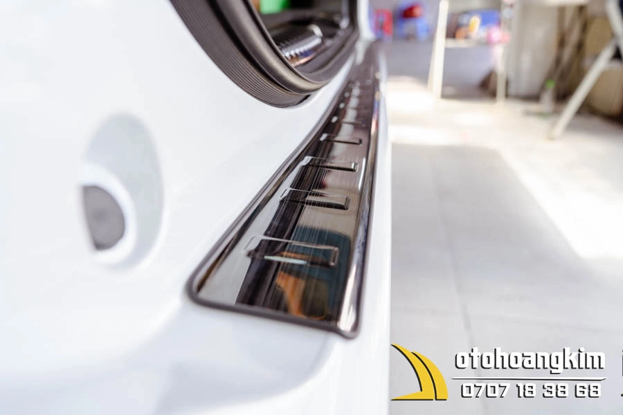 Chống trầy cốp sơn Toyota Veloz titan - Ảnh 3