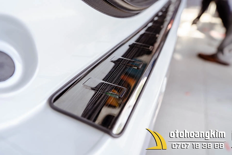 Chống trầy cốp sơn Toyota Veloz titan