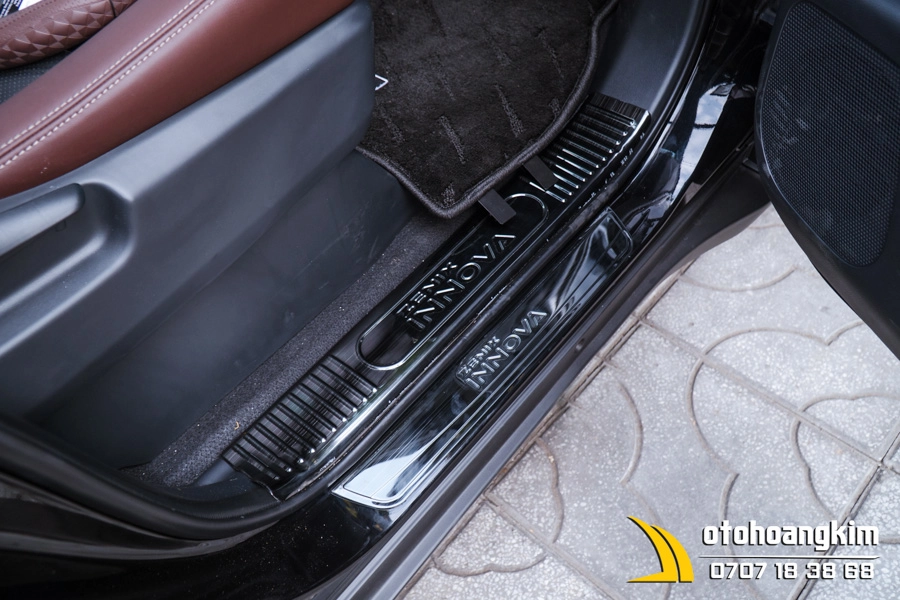 Nẹp Bước Chân Trong Toyota Innova 2023+ Titan - Ảnh 6
