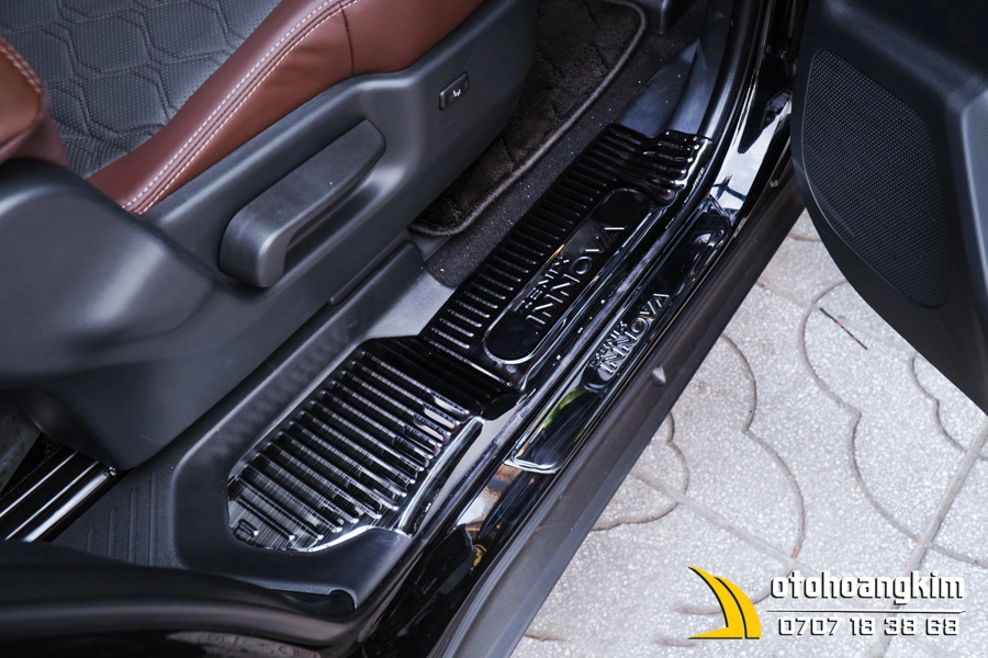 Nẹp Bước Chân Trong Toyota Innova 2023+ Titan - Ảnh 4