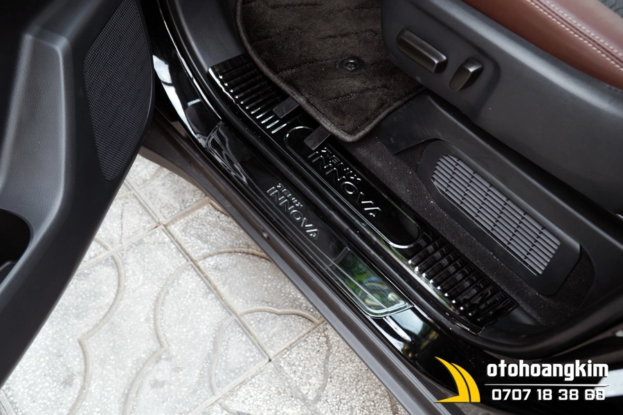 Nẹp Bước Chân Trong Toyota Innova 2023+ Titan - Ảnh 2