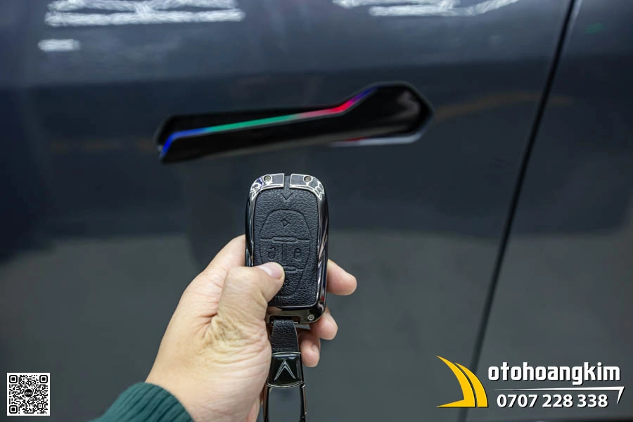 Tay cửa điện VF7 có LED - Ảnh 3