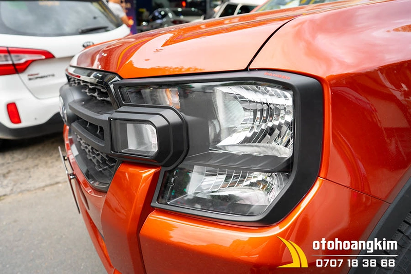 Viền đèn trước Ford Ranger 2022 XLS XLT đen