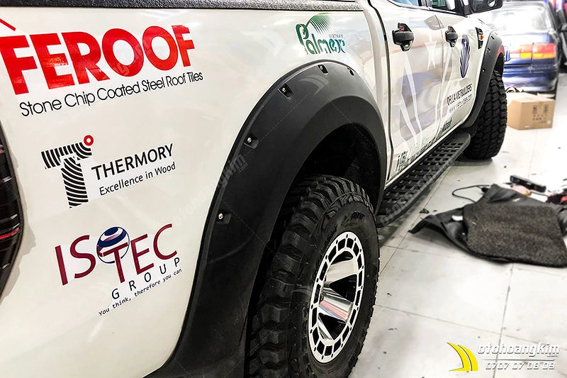 Ốp Cua Lốp Ford Ranger Đinh Hõm – 0054NA