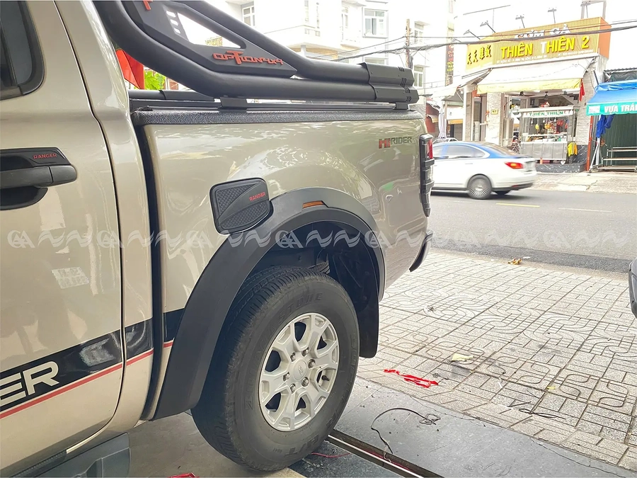 Ốp cua lốp Ranger 2017-2021 bản nhỏ kiểu led vàng có lỗ cảm biến - Ảnh 3