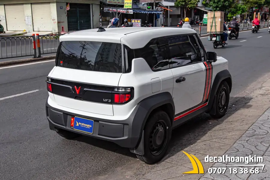 Tem xe Vinfast VF3 - Mẫu tem sọc đen đỏ thể thao - Ảnh 1