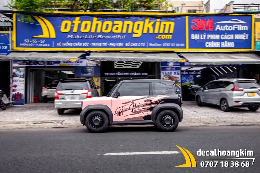 Tem xe Vinfast VF3 - Mẫu phối hồng - đen kèm chữ ký - Ảnh 2