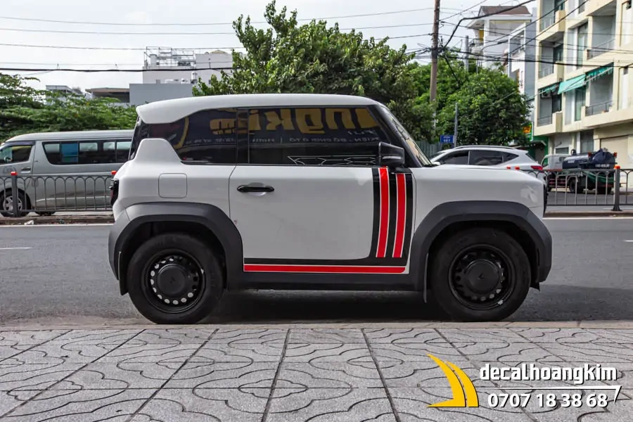 Tem xe Vinfast VF3 - Mẫu tem sọc đen đỏ thể thao - Ảnh 4