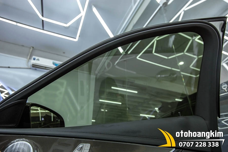 Dán Phim Cách Nhiệt 3M Xe Mercedes C300 - Ảnh 4