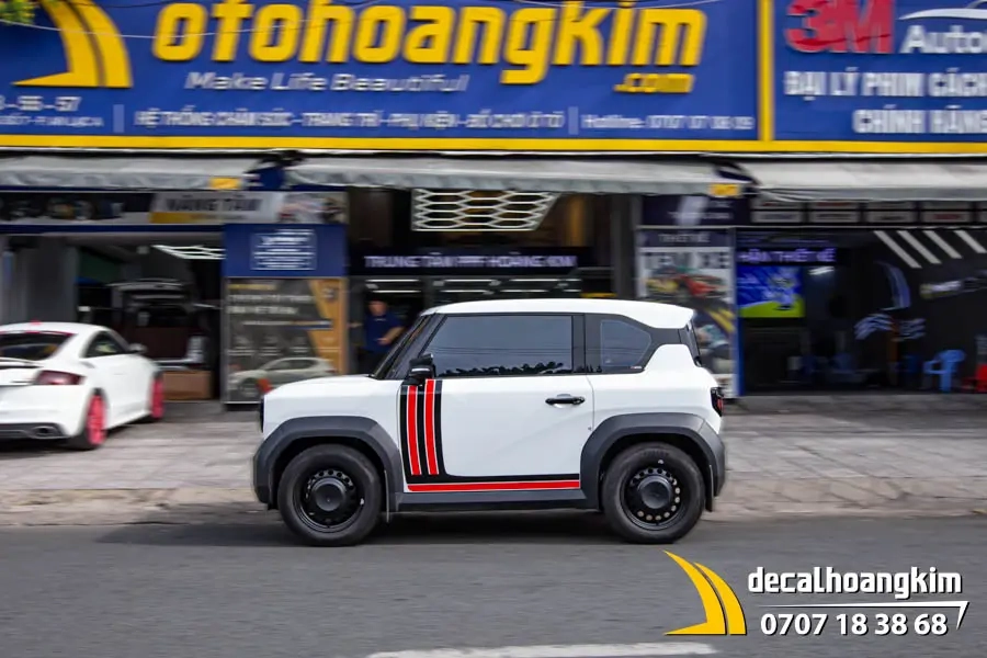 Tem xe Vinfast VF3 - Mẫu tem sọc đen đỏ thể thao - Ảnh 2