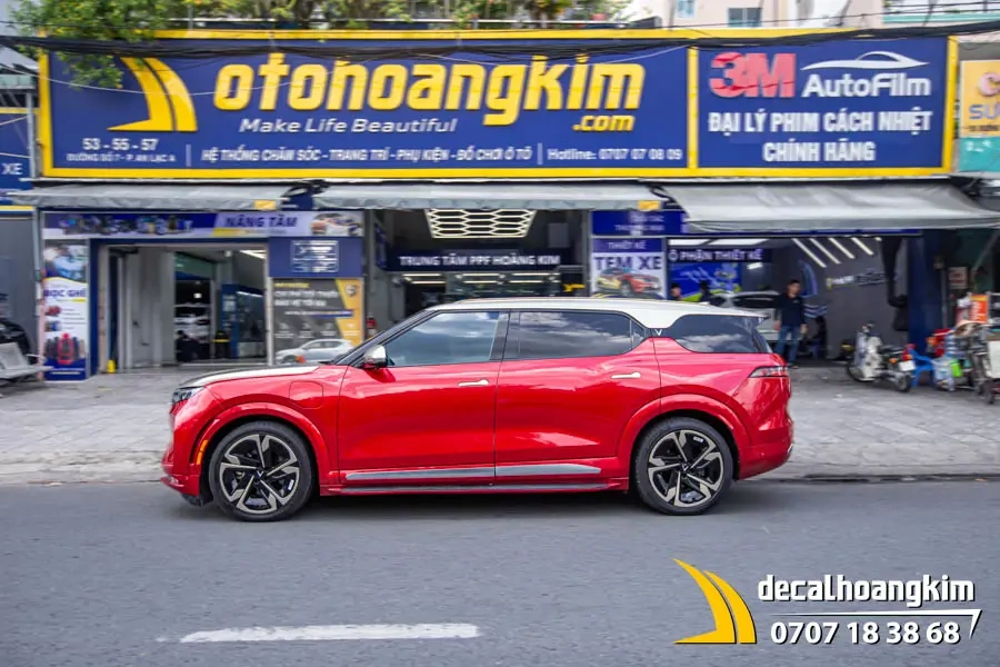 Vinfast VF9 dán đổi màu kiểu Maybach - Ảnh 2