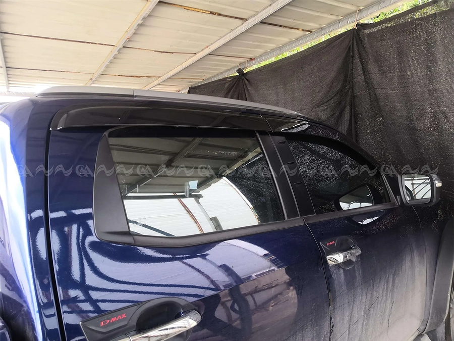 Vè che mưa DMax 2022 đen dày - Ảnh 4