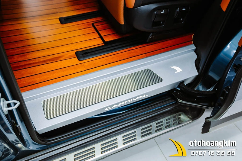 Nẹp Bước Chân Trong + Ngoài Kia Carnival 2021+ Có Đèn (sàn gỗ/carbon)