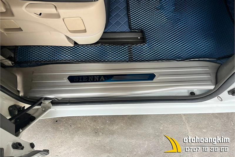 Nẹp Bước Chân Trong Toyota Sienna Inox