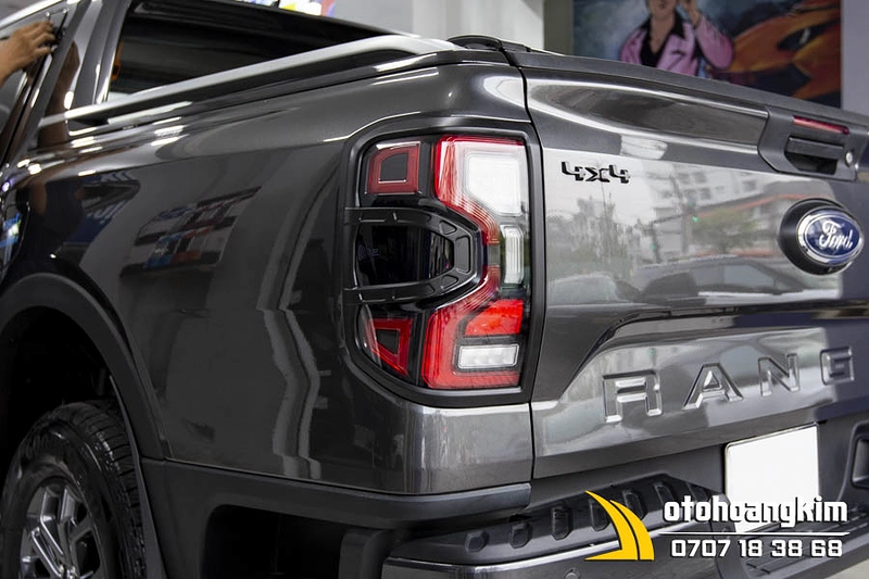 Viền Đèn Sau Ford Ranger WT/RT/XLT 2022+ Đen