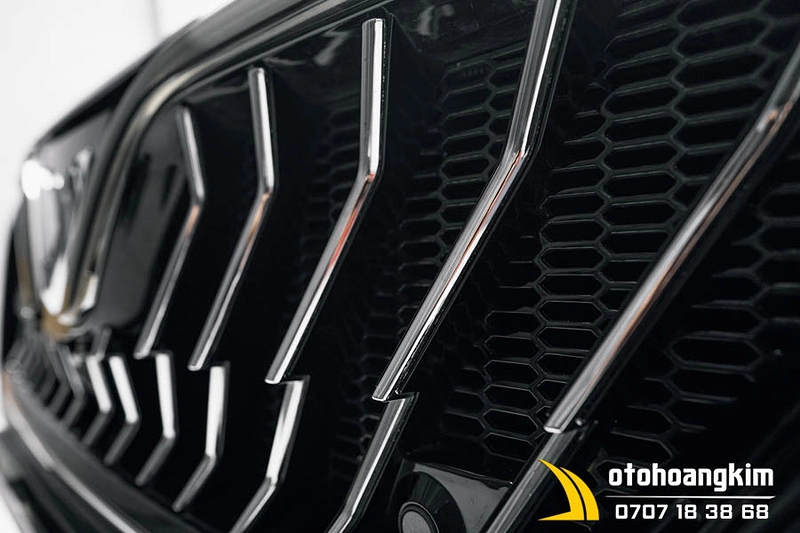 Mặt ca lăng Vinfast Lux A 2.0 mẫu Maserati (crom)