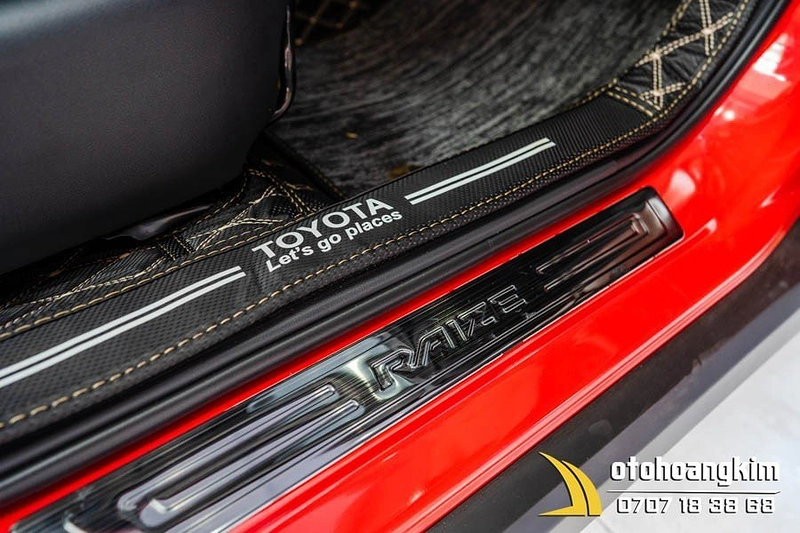 Nẹp bước chân ngoài Toyota Raize 2021 titan