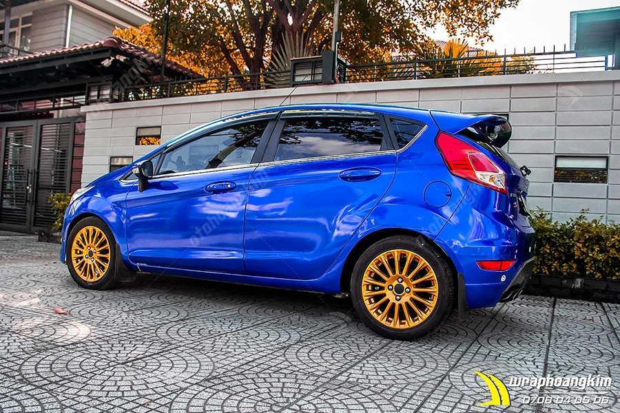 Dán đổi màu Candy xanh Ford Fiesta - Ảnh 1