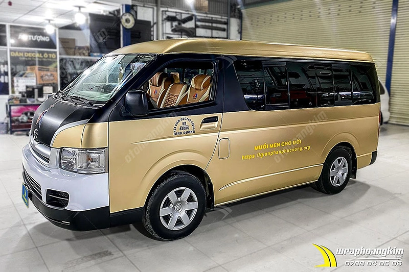 Dán đổi màu mờ bóng sâm panh vàng ánh kim Toyota Hiace