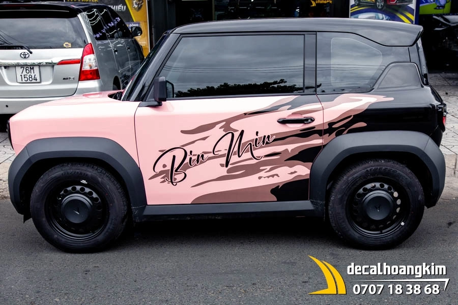 Tem xe Vinfast VF3 - Mẫu phối hồng - đen kèm chữ ký - Ảnh 3