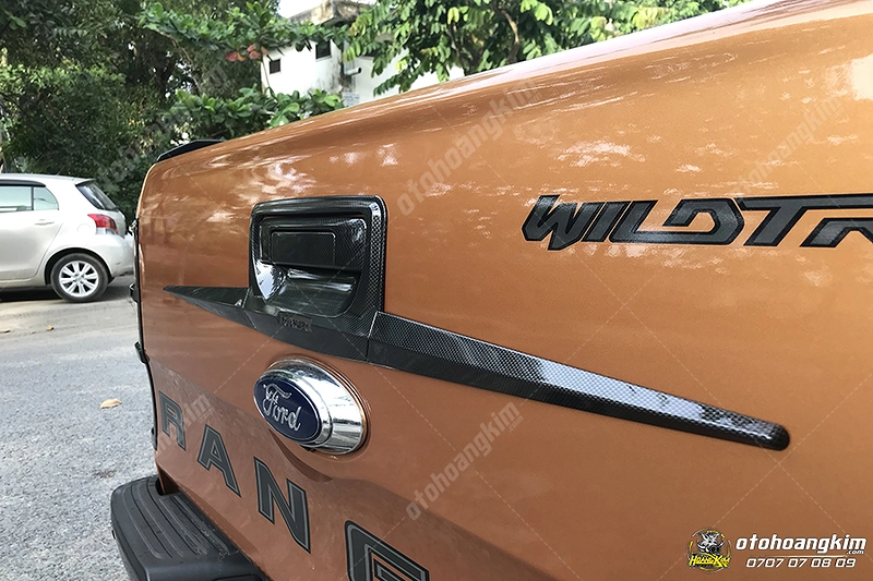 Ốp tay cốp Ford Ranger 2017 - 2021 cacbon