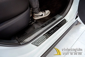 Nẹp Bước Chân Ngoài Toyota Veloz Titan