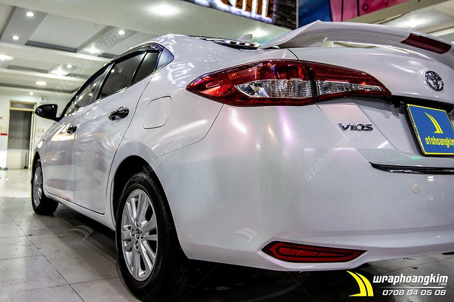 Dán đổi màu Candy trắng Toyota Vios - Ảnh 2
