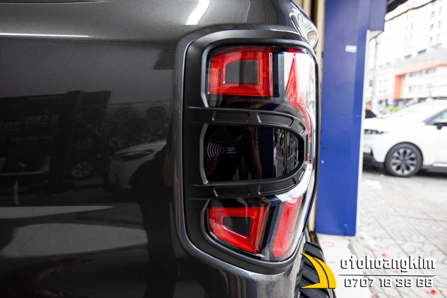 Viền Đèn Sau Ford Ranger WT/RT/XLT 2022+ Đen - Ảnh 3