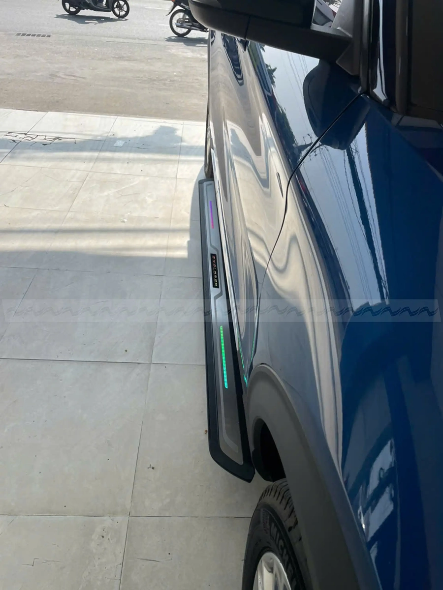 Bậc lên xuống điện Explorer 2022 mẫu mặt gương có led  - Ảnh 2