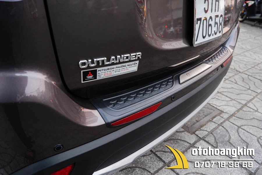 Chống trầy cốp sơn Mitsubishi Outlander nhựa đen - Ảnh 2