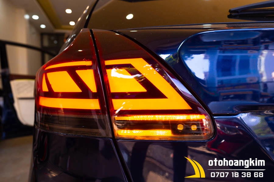 Độ Đèn Hậu Toyota Venza - Ảnh 3