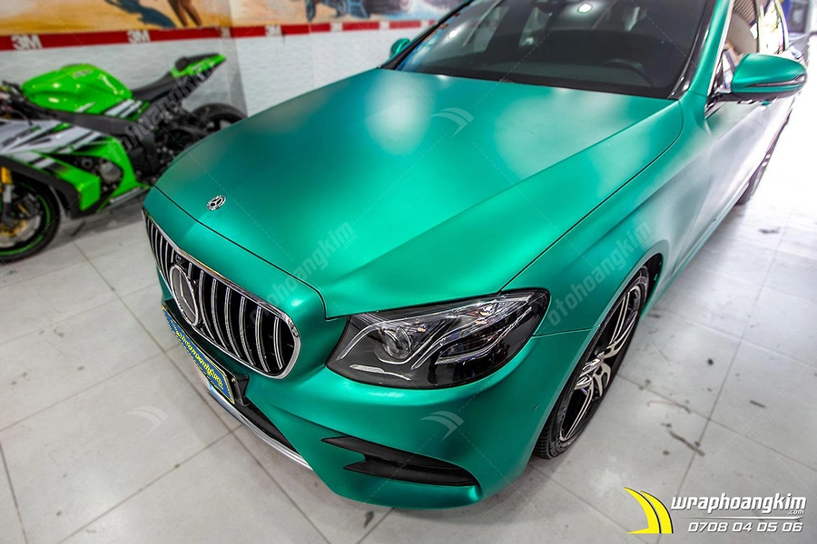 Dán đổi màu mờ xanh ngọc ánh kim Mercedes E 300 - Ảnh 5