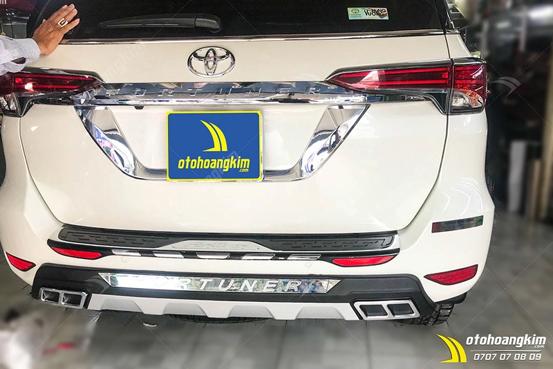 Ốp Cản Sau Toyota Fortuner