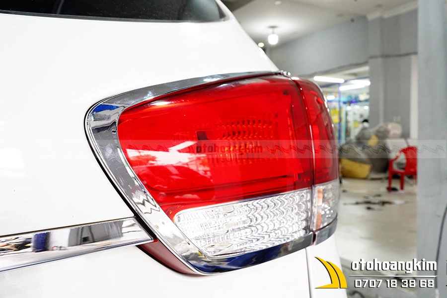 Viền đèn sau Kia Rondo - Ảnh 1