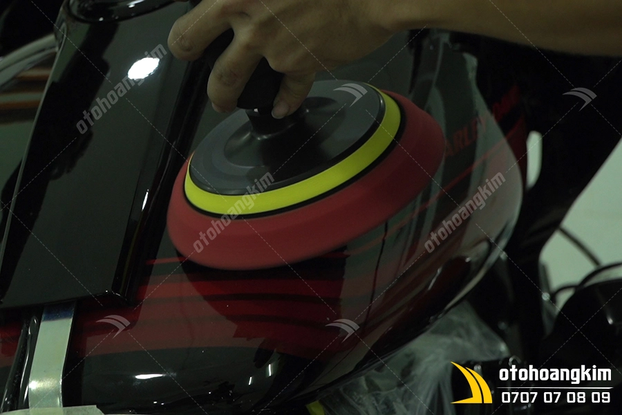 Đánh bóng và phủ Ceramic Harley Davidson - Ảnh 1