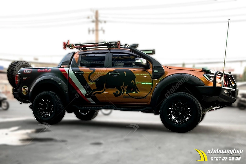 Ốp Cua Lốp Ford Ranger Loại Đinh Hõm