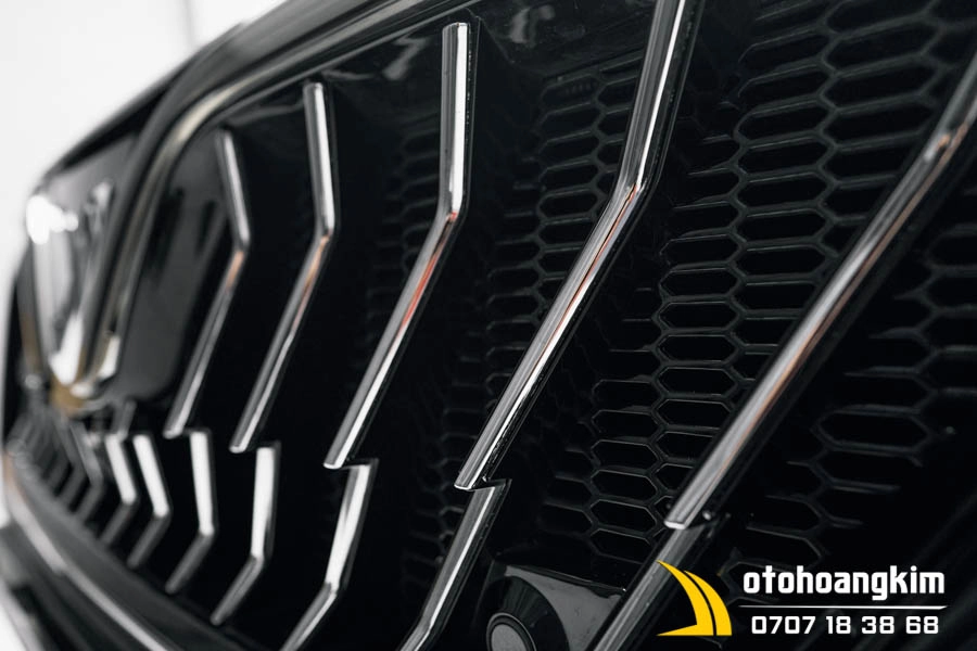 Mặt ca lăng Vinfast Lux A 2.0 mẫu Maserati (crom) - Ảnh 2