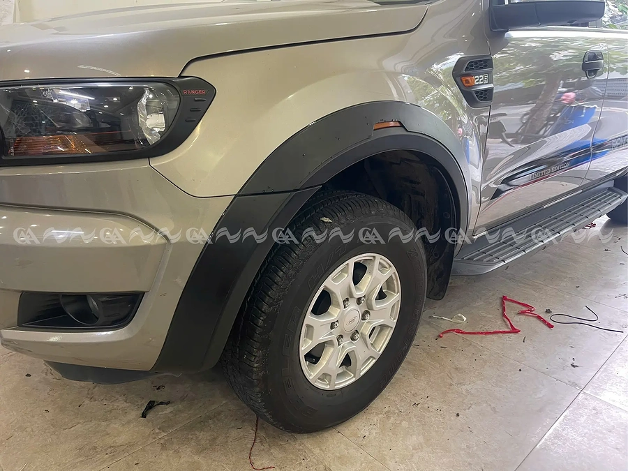 Ốp cua lốp Ranger 2017 - 2021 bản nhỏ kiểu led vàng - Ảnh 5