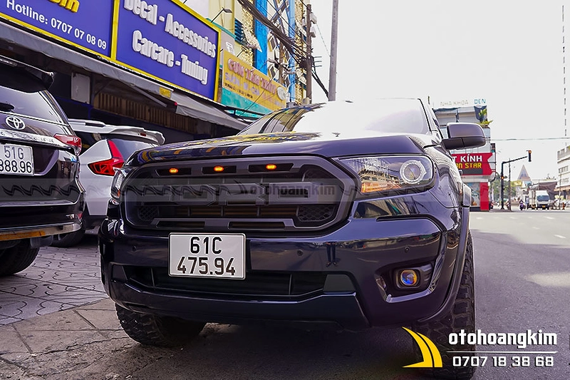 Mặt ca lăng Ford Ranger Wildtrak đèn led